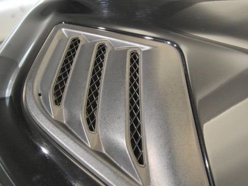 Used 2019 RAM 1500 Laramie AWD/4WD image 13