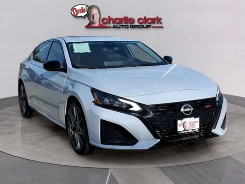 Used 2023 Nissan Altima 2.0 SR FWD image 7