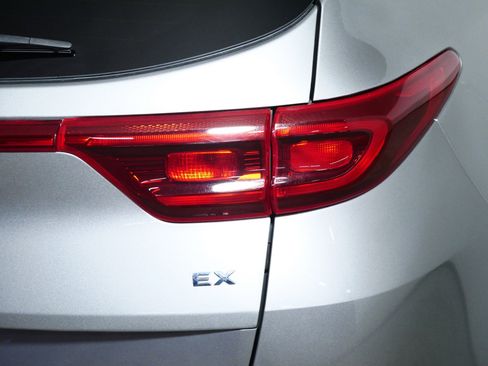 Used 2021 Kia Sportage EX image 17