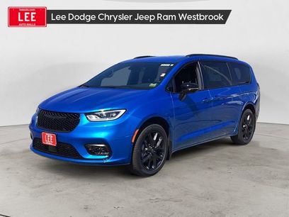 New 2026 Chrysler Pacifica Select w/ S Appearance Package