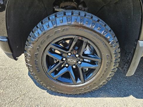 Used 2022 Chevrolet Silverado 1500 Custom Trail Boss w/ Midnight Edition AWD/4WD image 10
