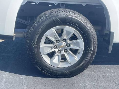 Used 2025 Chevrolet Silverado 1500 LT RWD image 9