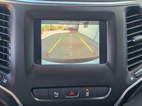 Used 2021 Jeep Cherokee Altitude image 27