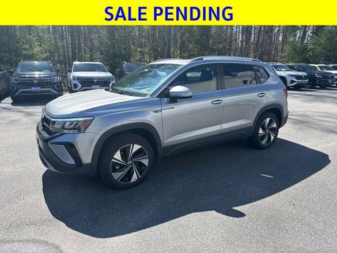 Used 2024 Volkswagen Taos SE w/ Panoramic Sunroof Package AWD/4WD image 1