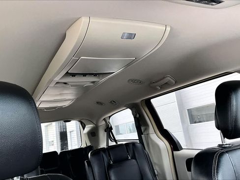 Used 2012 Chrysler Town & Country Touring w/ Entertainment Group #1 FWD image 30