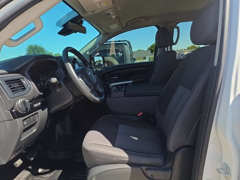 Used 2023 Nissan Titan SV AWD/4WD image 17