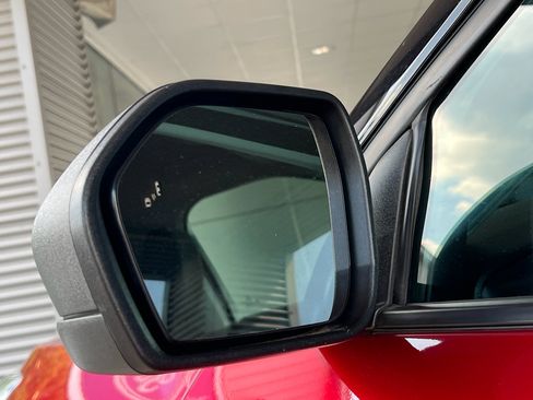 Used 2022 Ford Explorer XLT image 12