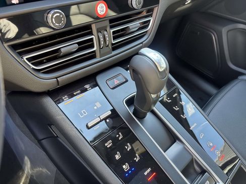 New 2026 Porsche Macan AWD/4WD image 34