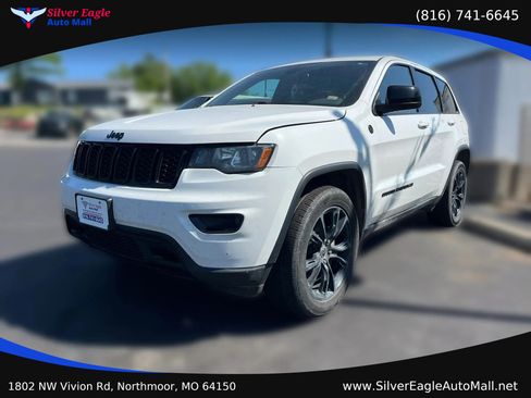 Used 2018 Jeep Grand Cherokee Laredo AWD/4WD image 1