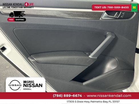 Used 2017 Volkswagen Passat 1.8T SEL Premium image 34