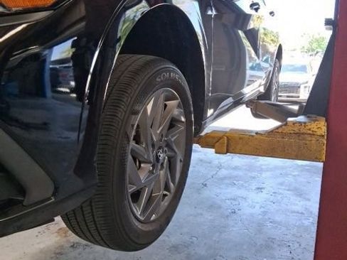 Used 2024 Hyundai Elantra SEL image 7