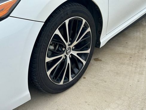 Used 2019 Toyota Camry SE FWD image 9