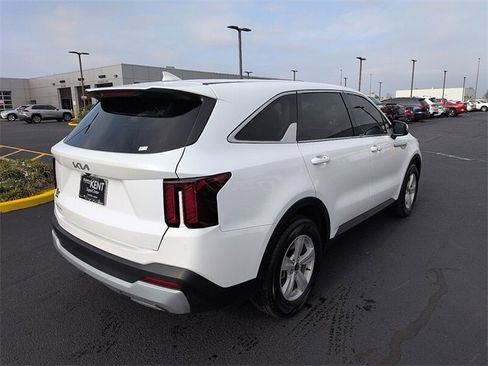 Used 2024 Kia Sorento LX image 7