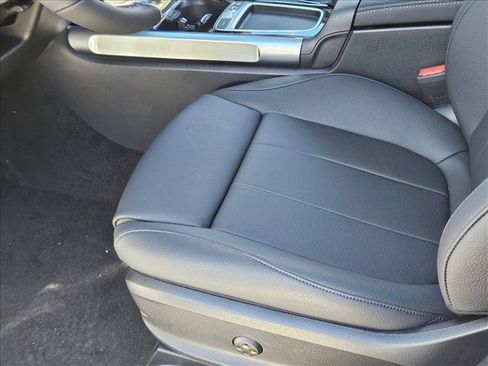 Used 2026 Mercedes-Benz GLB 250 image 4