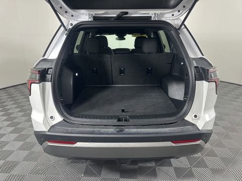 Used 2025 Chevrolet Equinox LT AWD/4WD image 12