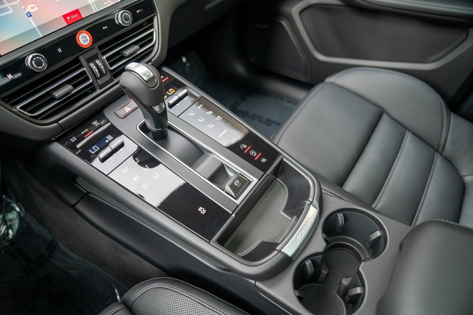 Certified 2026 Porsche Macan AWD/4WD image 20