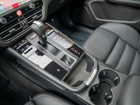 Certified 2026 Porsche Macan AWD/4WD image 20
