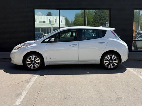 Used 2015 Nissan Leaf SV w/ LED & Quick Charge Package FWD image 18