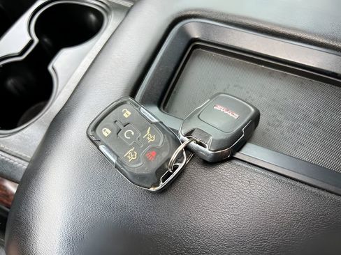 Used 2019 GMC Yukon SLT w/ Premium Edition AWD/4WD image 34