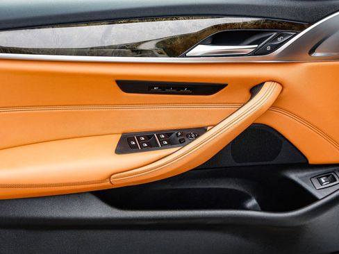 Used 2021 BMW 530e w/ Parking Assistance Package image 21