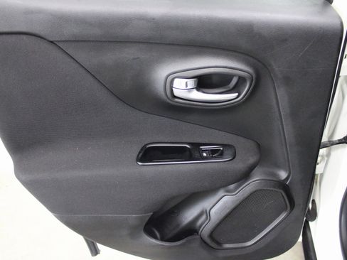 Used 2020 Jeep Renegade Latitude image 18