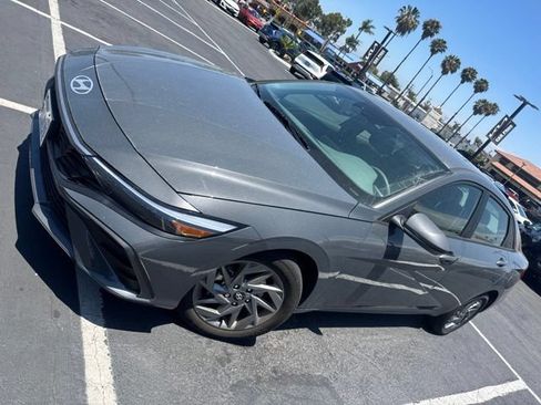 Used 2024 Hyundai Elantra SEL FWD image 2