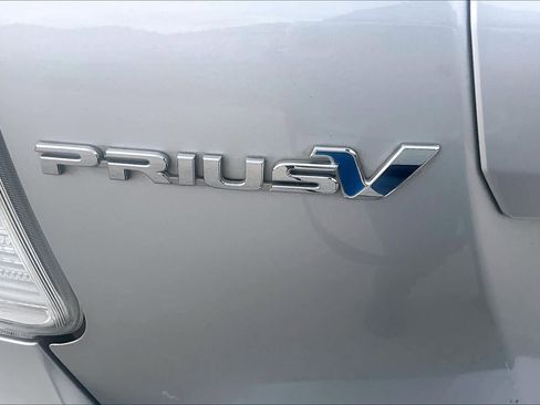 Used 2017 Toyota Prius V Four image 9