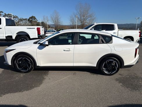 Used 2025 Kia K4 EX image 2