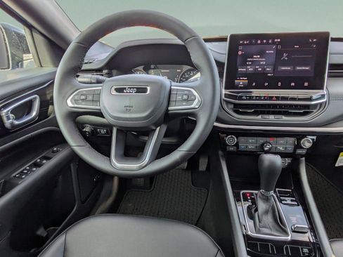 New 2026 Jeep Compass Latitude w/ Sun and Sound Group AWD/4WD image 17