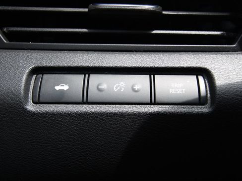 Used 2024 Nissan Altima 2.5 S FWD image 21