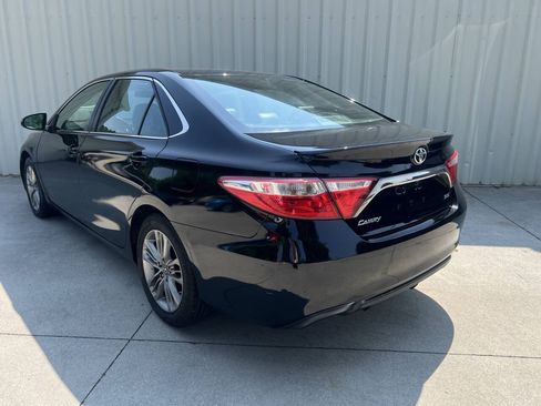 Used 2017 Toyota Camry SE FWD image 5