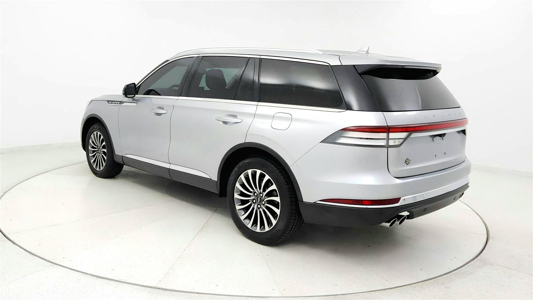 Used 2020 Lincoln Aviator Reserve w/ Elements Package Plus AWD/4WD image 3