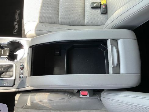 Used 2014 Toyota Highlander Limited FWD image 23