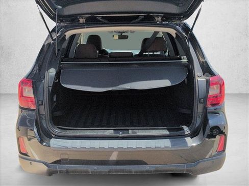 Used 2017 Subaru Outback 2.5i Touring AWD/4WD image 6