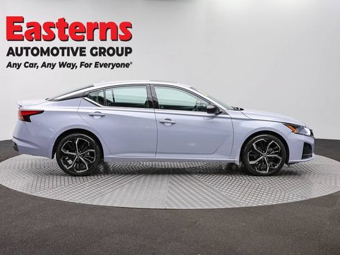 Used 2023 Nissan Altima 2.5 SR AWD/4WD image 4