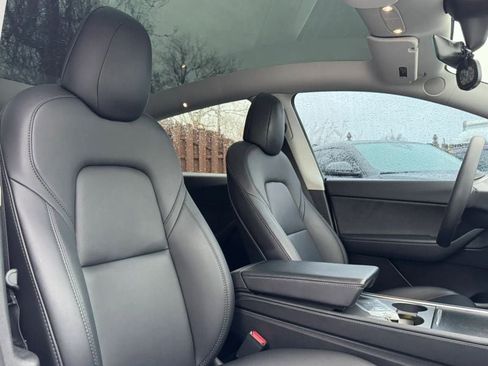 Used 2022 Tesla Model Y Long Range image 15