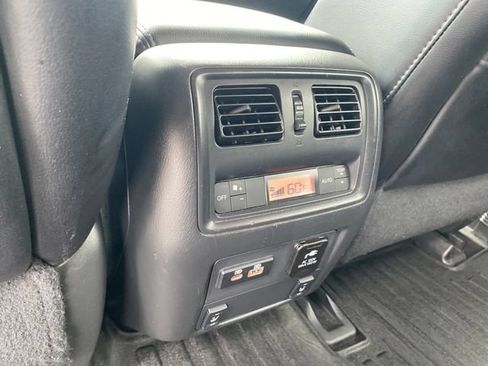 Used 2019 Nissan Pathfinder SL FWD image 20