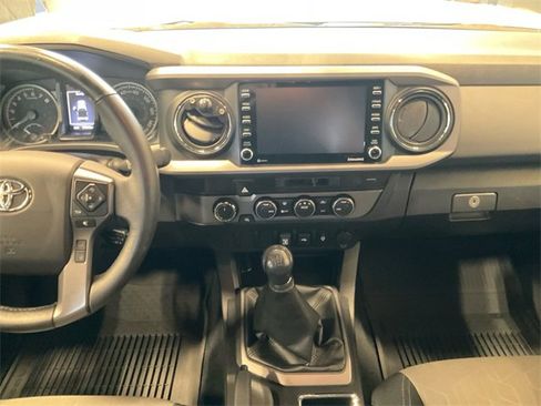 Used 2022 Toyota Tacoma TRD Off-Road image 11