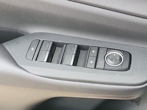 Certified 2025 Toyota Prius Plug-In Hybrid image 27