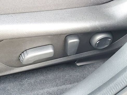 Used 2024 Subaru Crosstrek 2.0i Premium image 18