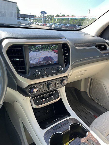 Used 2022 GMC Acadia Denali w/ Denali Technology Package FWD image 10