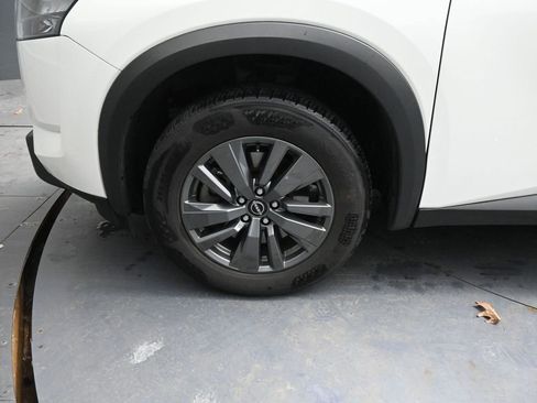 Used 2024 Nissan Pathfinder SV image 17