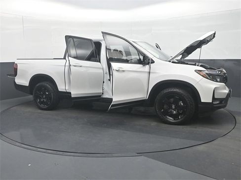 Used 2025 Honda Ridgeline Black Edition image 34