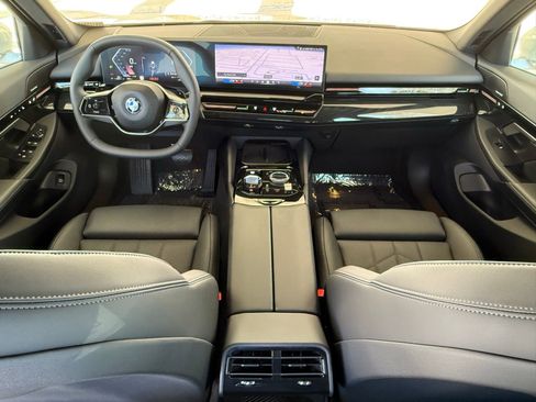 Certified 2024 BMW 530i RWD image 31