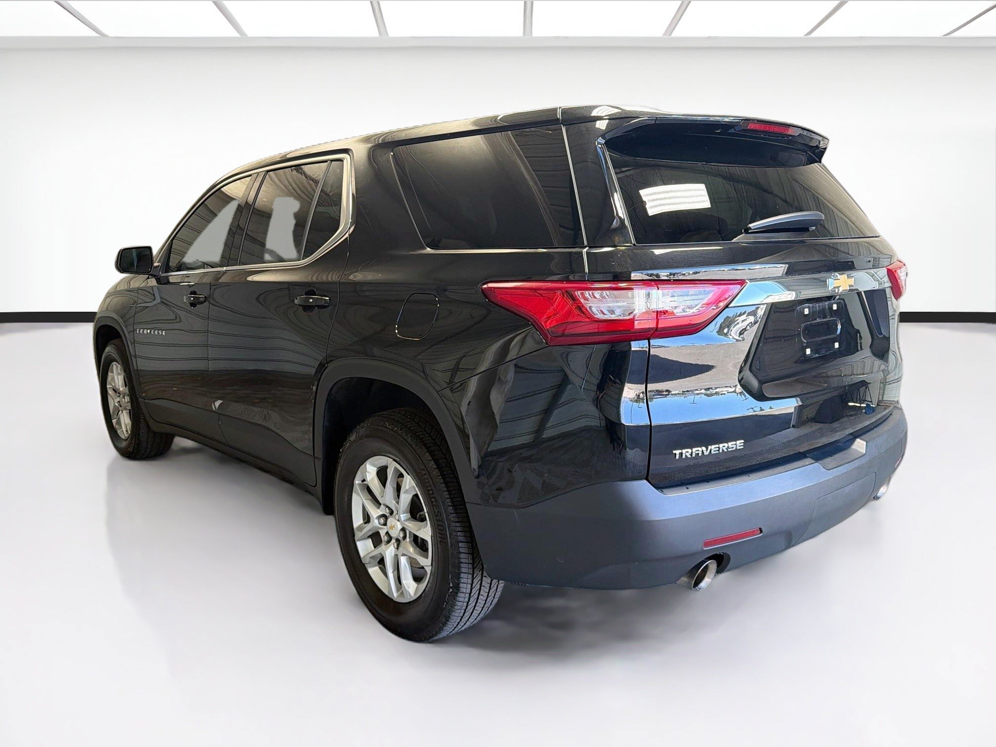 Used 2021 Chevrolet Traverse LS w/ LPO, Floor Liner Package FWD image 6