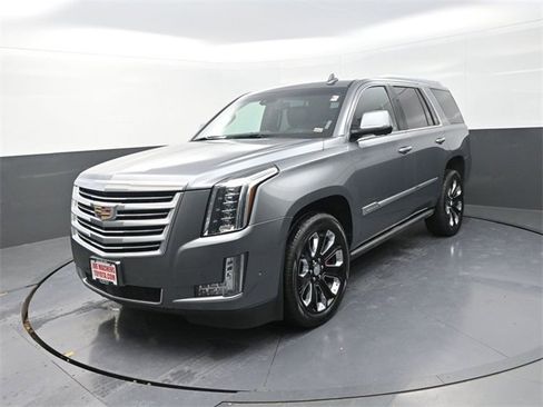 Used 2019 Cadillac Escalade Platinum image 3