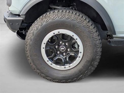 Used 2024 Ford Bronco Badlands image 9