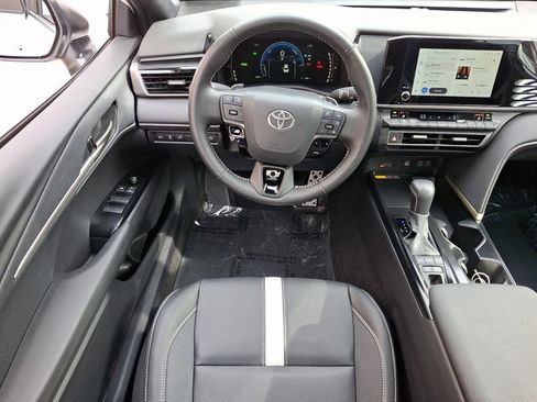 Used 2025 Toyota Camry SE w/ Convenience Package image 12