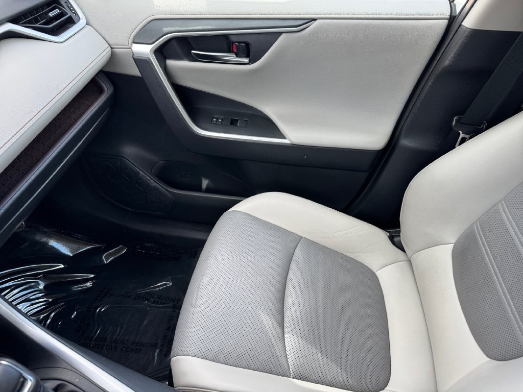 Used 2020 Toyota RAV4 Limited AWD/4WD image 30