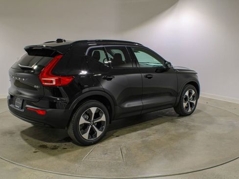 New 2026 Volvo XC40 B5 Plus w/ Climate Package AWD/4WD image 5